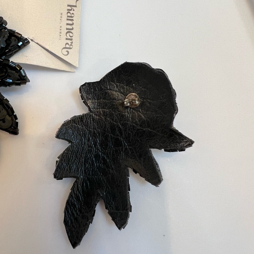 Vintage Black Seaquin Earrings - Picture 2 of 4